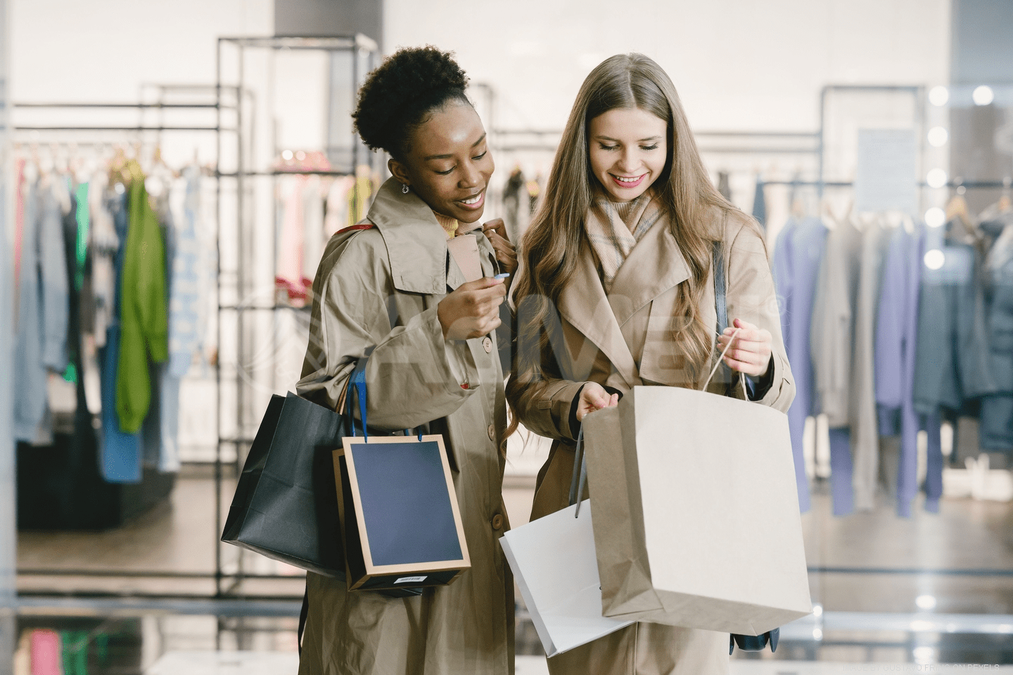 womenwithshoppingbags
