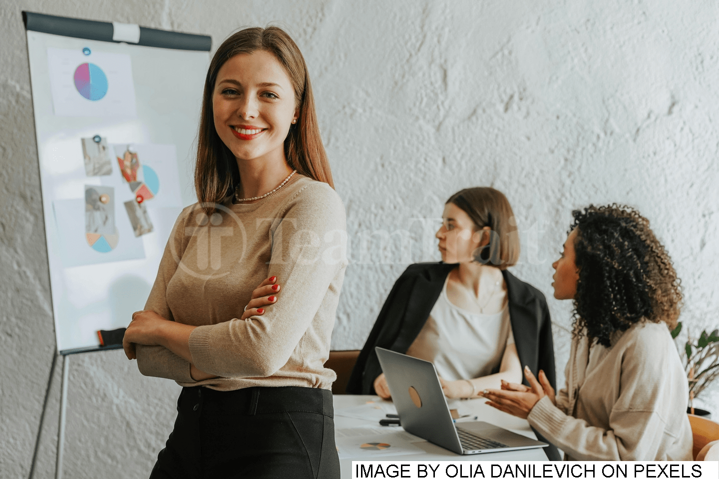 Featured image for “What’s the Difference Between Sales Managers and Sales Representatives?”