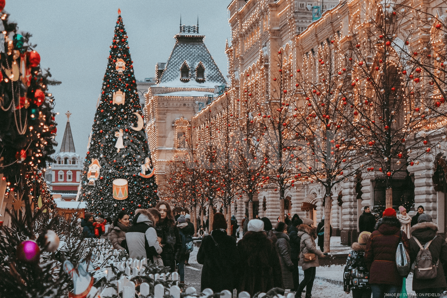 outsidechristmasshoppers